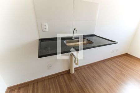Sala/Cozinha de apartamento para alugar com 1 quarto, 24m² em Guaianazes, São Paulo