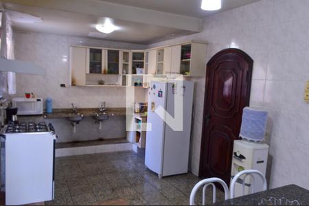 Casa à venda com 513m², 4 quartos e 2 vagas Casa à venda com 513m², 4 quartos e 2 vagasCozinha