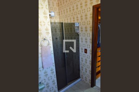 Casa à venda com 513m², 4 quartos e 2 vagas Casa à venda com 513m², 4 quartos e 2 vagasBanheiro da Suíte 2