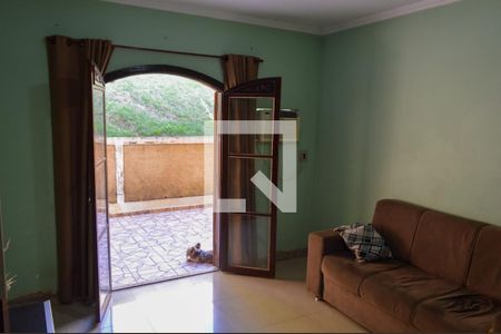 Casa à venda com 513m², 4 quartos e 2 vagas Casa à venda com 513m², 4 quartos e 2 vagasSala de TV