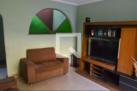 Casa à venda com 513m², 4 quartos e 2 vagas Casa à venda com 513m², 4 quartos e 2 vagasSala de TV