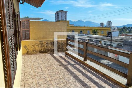 Casa à venda com 513m², 4 quartos e 2 vagas Casa à venda com 513m², 4 quartos e 2 vagasVaranda