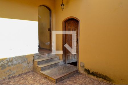 Casa à venda com 513m², 4 quartos e 2 vagas Casa à venda com 513m², 4 quartos e 2 vagasEntrada