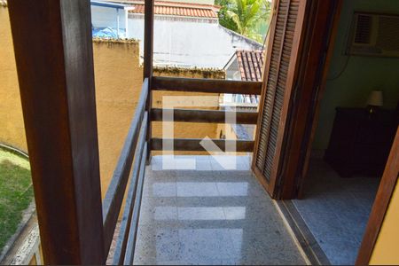 Casa à venda com 513m², 4 quartos e 2 vagas Casa à venda com 513m², 4 quartos e 2 vagasVaranda da Suíte 2