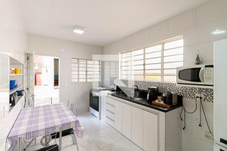 Casa à venda com 305m², 3 quartos e 4 vagas Casa à venda com 305m², 3 quartos e 4 vagasCozinha