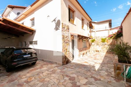 Casa à venda com 305m², 3 quartos e 4 vagas Casa à venda com 305m², 3 quartos e 4 vagasGaragem