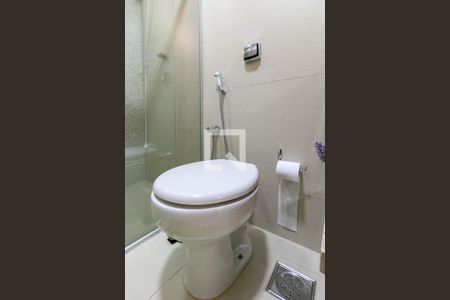 Casa à venda com 305m², 3 quartos e 4 vagas Casa à venda com 305m², 3 quartos e 4 vagasBanheiro Social 2