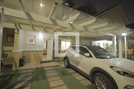 Casa de condomínio à venda com 165m², 3 quartos e 2 vagasFachada da casa