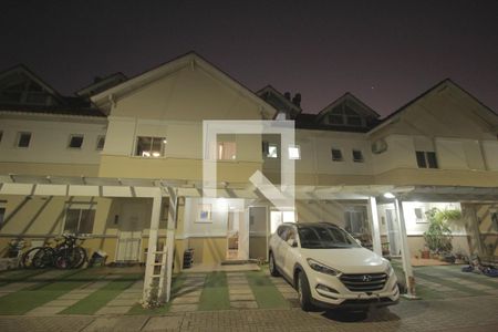 Casa de condomínio à venda com 165m², 3 quartos e 2 vagasFachada da casa