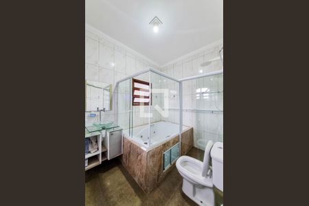 Casa para alugar com 250m², 3 quartos e 7 vagas Casa para alugar com 250m², 3 quartos e 7 vagasBanheiro da Suíte 2