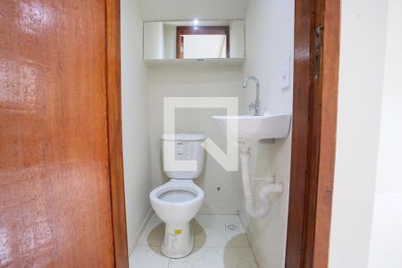 Lavabo de casa de condomínio para alugar com 3 quartos, 100m² em Pechincha, Rio de Janeiro