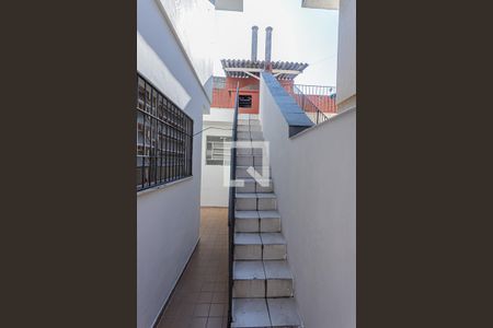 Casa para alugar com 134m², 3 quartos e 2 vagas Casa para alugar com 134m², 3 quartos e 2 vagasEscada