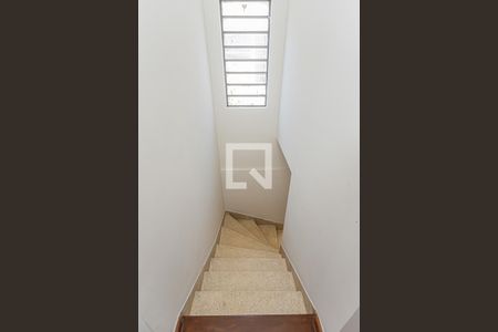 Casa para alugar com 134m², 3 quartos e 2 vagas Casa para alugar com 134m², 3 quartos e 2 vagasEscada