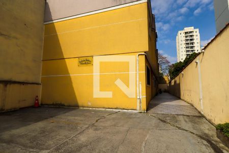 Casa à venda com 110m², 3 quartos e 1 vaga Casa à venda com 110m², 3 quartos e 1 vagaGaragem e corredor condomínio
