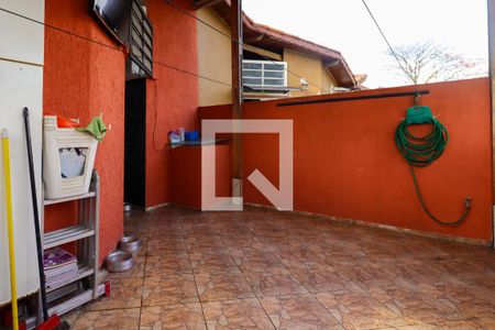 Casa à venda com 110m², 3 quartos e 1 vaga Casa à venda com 110m², 3 quartos e 1 vagaVaranda
