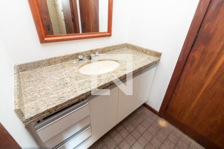 Apartamento para alugar com 152m², 5 quartos e 2 vagasBanheiro 1