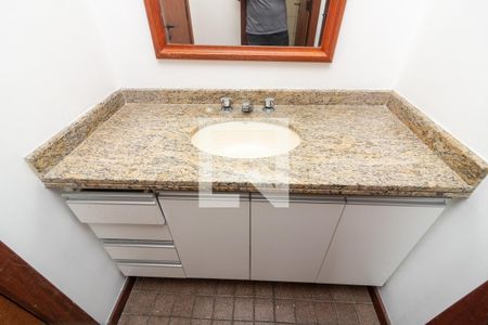 Apartamento para alugar com 152m², 5 quartos e 2 vagasBanheiro 1