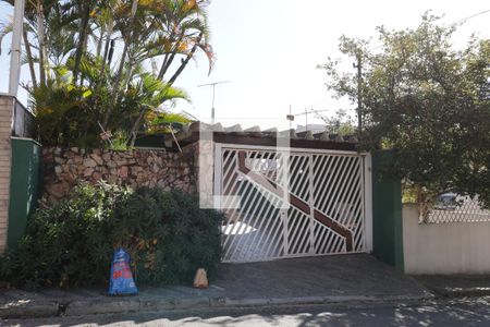 Fachada de casa à venda com 3 quartos, 310m² em Vila Bastos, Santo André