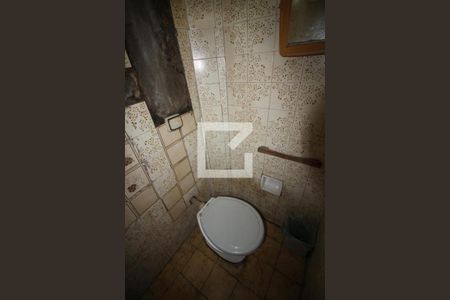 Casa à venda com 122m², 2 quartos e 2 vagasBanheiro do Quintal