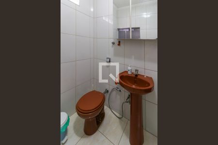 Casa para alugar com 110m², 2 quartos e 1 vaga Casa para alugar com 110m², 2 quartos e 1 vagaBanheiro Corredor