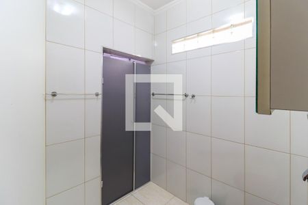 Casa para alugar com 110m², 2 quartos e 1 vaga Casa para alugar com 110m², 2 quartos e 1 vagaBanheiro Corredor