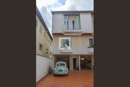 Casa de condomínio para alugar com 135m², 3 quartos e 2 vagas Casa de condomínio para alugar com 135m², 3 quartos e 2 vagasFachada