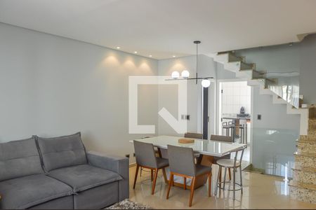 Sala de casa de condomínio para alugar com 3 quartos, 135m² em Demarchi, São Bernardo do Campo