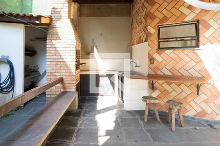 Casa para alugar com 320m², 4 quartos e 4 vagasÁrea Churrasqueira 