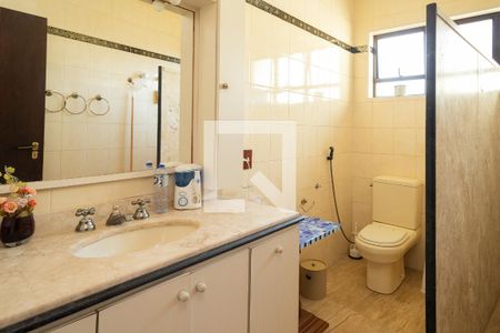 Casa para alugar com 320m², 4 quartos e 4 vagasBanheiro Social 