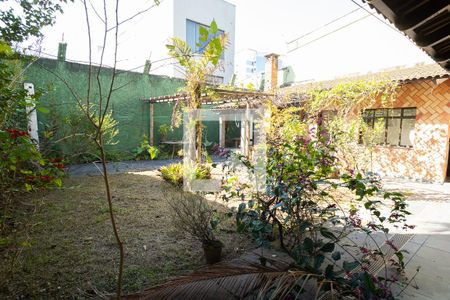 Casa para alugar com 320m², 4 quartos e 4 vagasÁrea Churrasqueira 