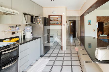 Casa para alugar com 320m², 4 quartos e 4 vagasCozinha 