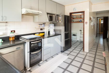 Casa para alugar com 320m², 4 quartos e 4 vagasCozinha 