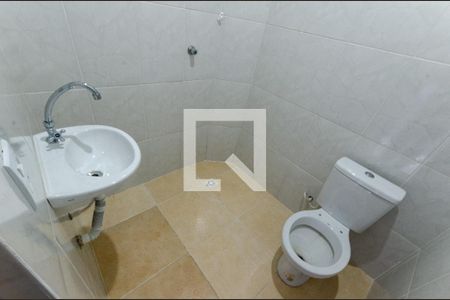 Banheiro de casa para alugar com 1 quarto, 43m² em Vila America, São Paulo