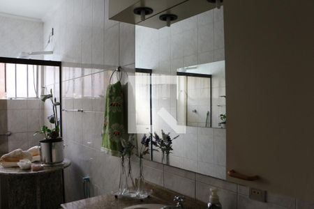 Casa à venda com 230m², 2 quartos e 2 vagasBanheiro 1