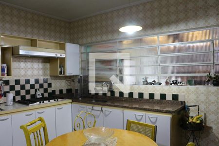 Casa à venda com 230m², 2 quartos e 2 vagasCozinha