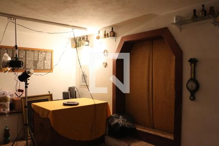 Casa à venda com 230m², 2 quartos e 2 vagasSalão 1