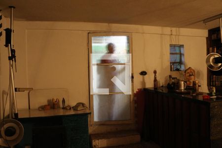 Casa à venda com 230m², 2 quartos e 2 vagasSalão 1