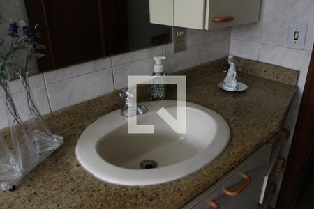 Casa à venda com 230m², 2 quartos e 2 vagasBanheiro 1