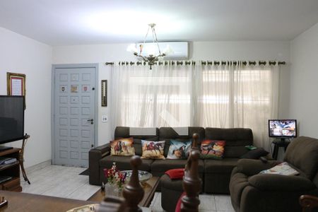 Sala de casa à venda com 2 quartos, 230m² em Chácara Seis de Outubro, São Paulo