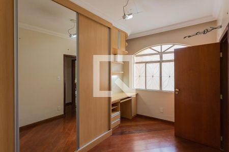 Quarto 1 de casa à venda com 5 quartos, 400m² em Santa Cruz, Belo Horizonte