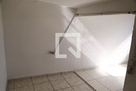 Quarto 2 de casa para alugar com 2 quartos, 40m² em Chácara Inglesa, São Paulo