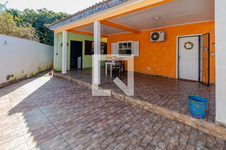 Casa à venda com 130m², 2 quartos e 4 vagas Casa à venda com 130m², 2 quartos e 4 vagasFachada cas1