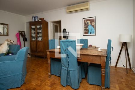 Sala, mesa de jantar e cristaleira  de apartamento para alugar com 4 quartos, 138m² em Itaim Bibi, São Paulo