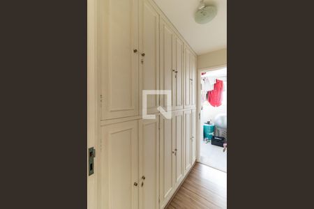 Apartamento à venda com 210m², 3 quartos e 3 vagasCorredor - Armários