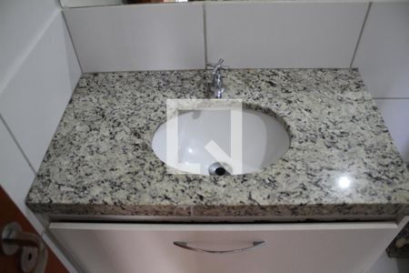 Banheiro de apartamento para alugar com 2 quartos, 53m² em Parque Oeste Industrial, Goiânia