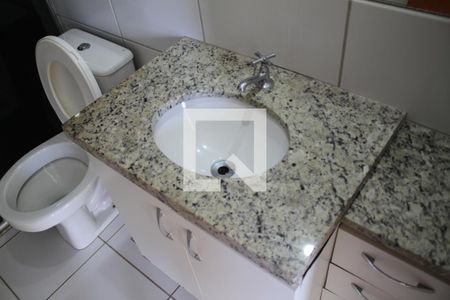 Banheiro de apartamento para alugar com 2 quartos, 53m² em Parque Oeste Industrial, Goiânia