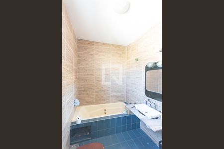 Apartamento à venda com 275m², 3 quartos e sem vagaBanheiro da Suíte