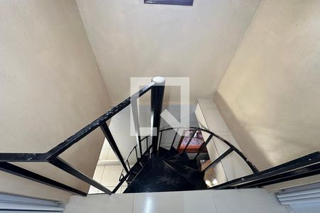 Casa à venda com 120m², 4 quartos e 2 vagasEscada