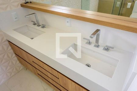 Casa à venda com 290m², 3 quartos e 2 vagas Casa à venda com 290m², 3 quartos e 2 vagasBanheiro da Suíte