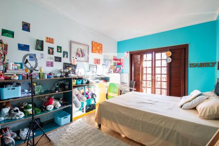 Casa à venda com 300m², 4 quartos e 4 vagasSuíte 2